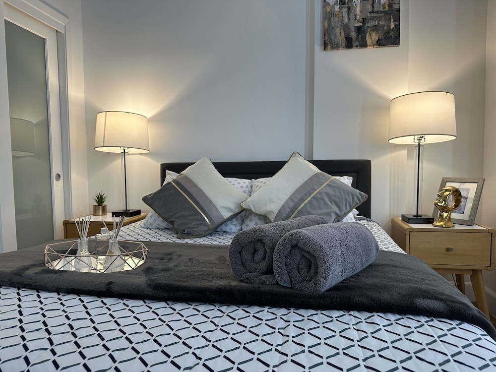 Отель Oneluxstay At HWH LA Downtown в Лос-Анджелесе