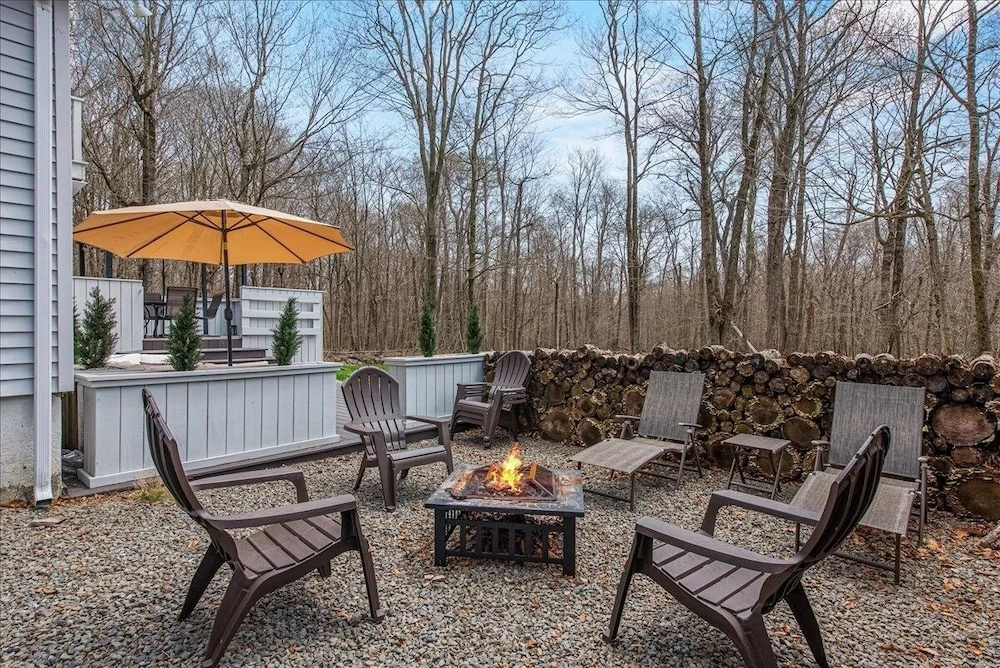 Pocono Scandinavian Cottage 2 Bedroom Cottage by RedAwning