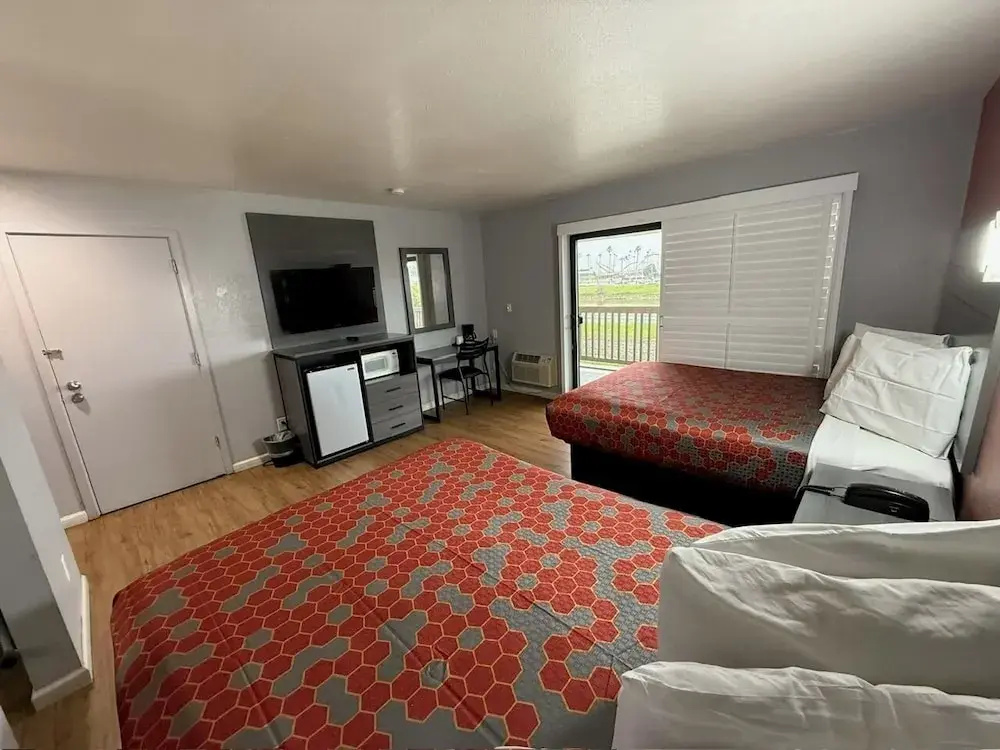 Standard Quadruple room with balcony