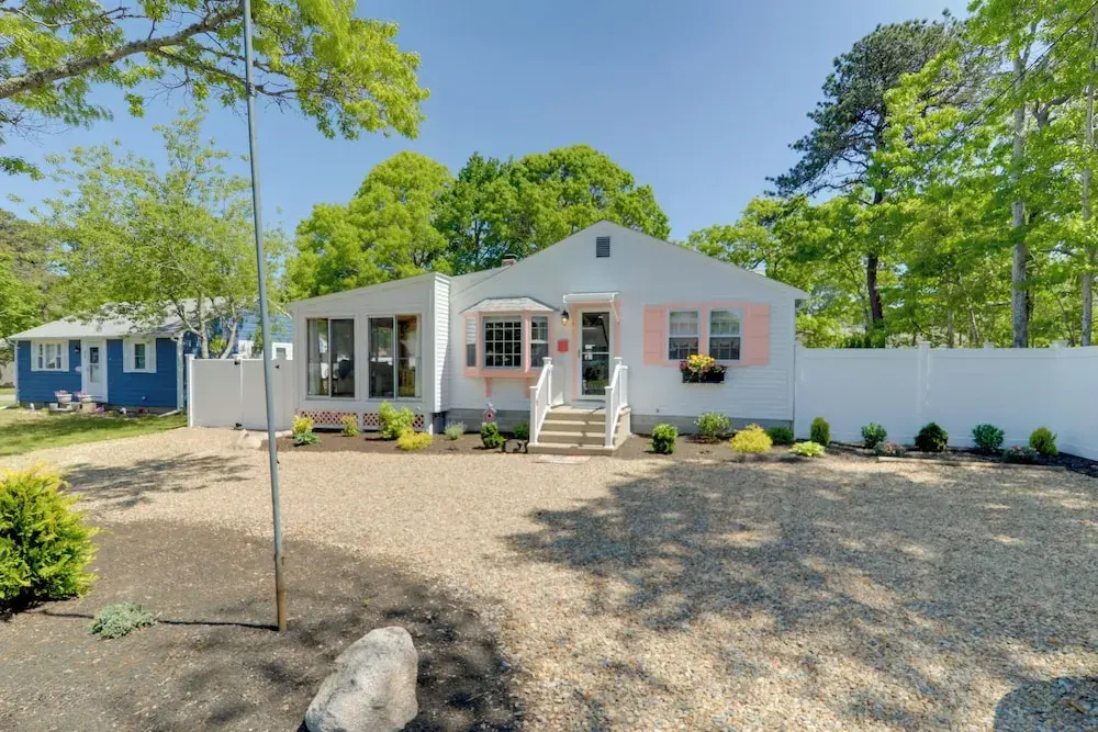 Charming West Yarmouth Home ~ 2 Mi to Beach!