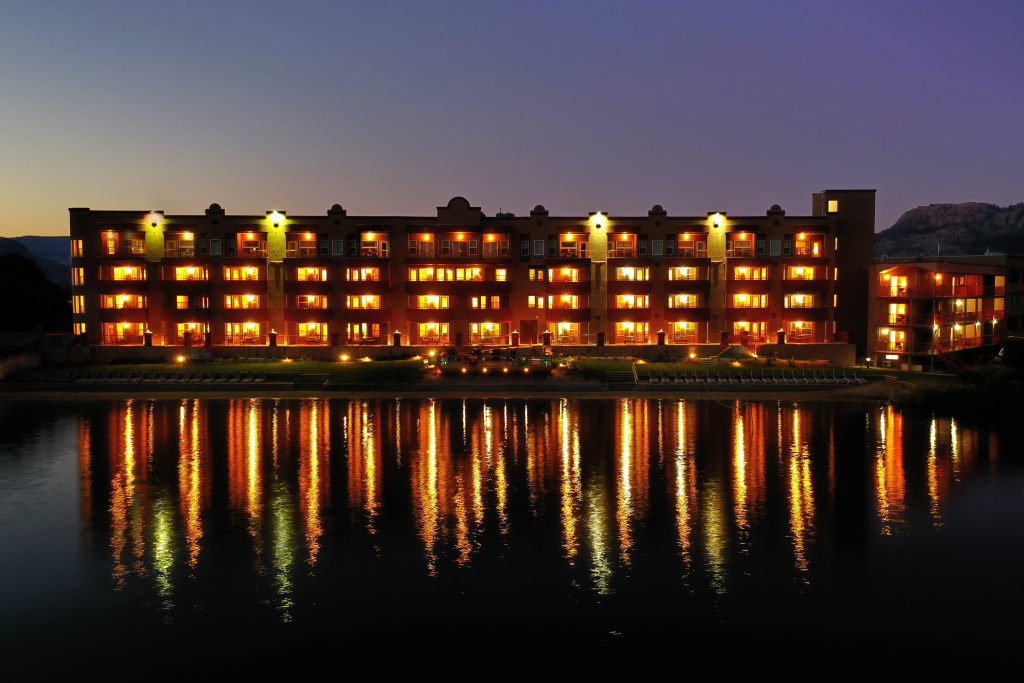 Holiday Inn Hotel & Suites Osoyoos by IHG