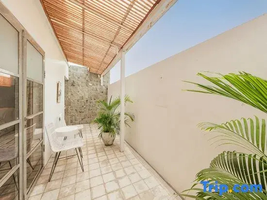 Stylish 3BR Escape, 5 Mins to Seminyak Beach