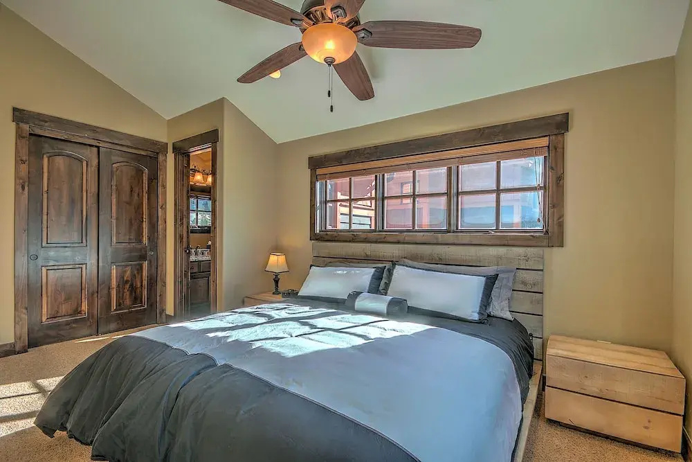 5-star Finishings Townhome. Minutes From World Class Ski Resorts, Hot Tub 4 Bedroom Home by RedAwning