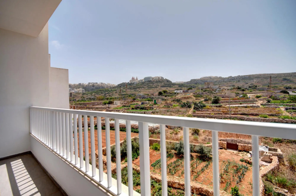 ★ Enjoy Beach & Sea Views in a Modern 3 BR APT ★