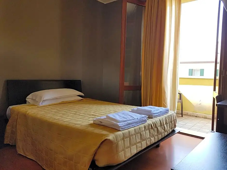 Standard Double room with balcony (full double bed)