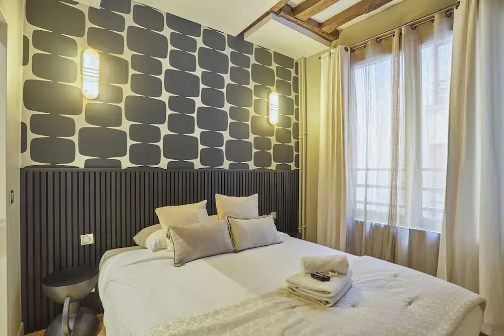 New Apartment Center of Paris Place de la Bourse