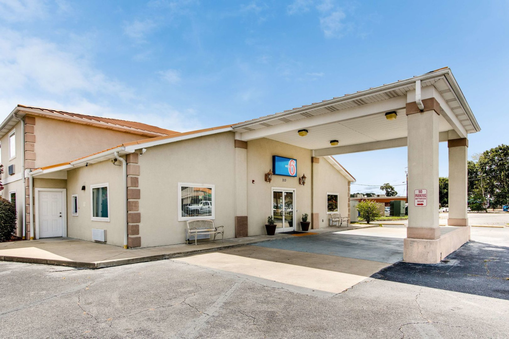 Motel 6 Hinesville, GA