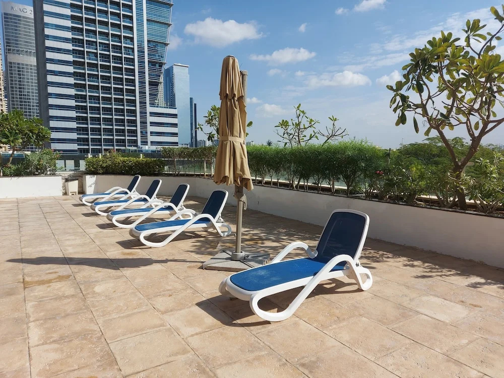 Whitesage - Gorgeous Apartment in JLT Near the Metro Station