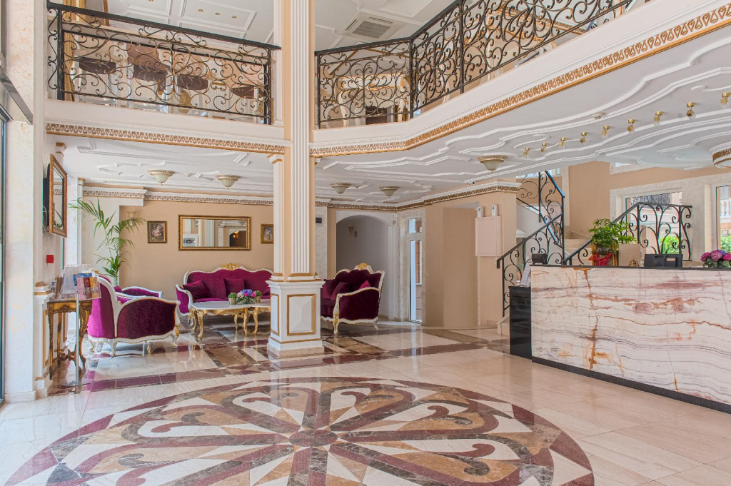 Lobby & Reception