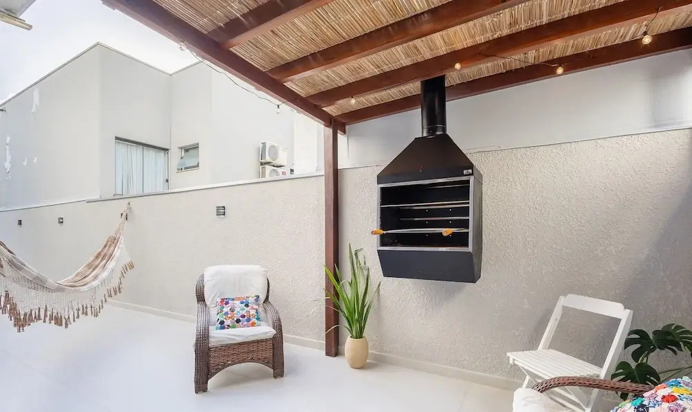 Apart w/ a Barbecue, 230 m From the Beach Sha0104