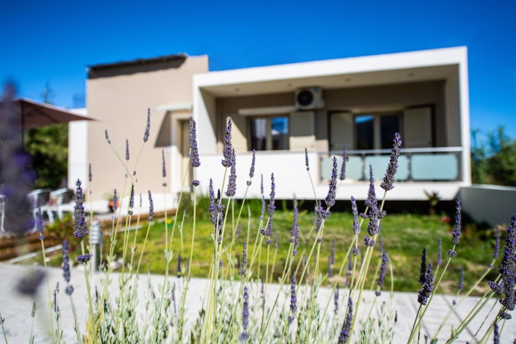 Bounatsa Studios & Apartments