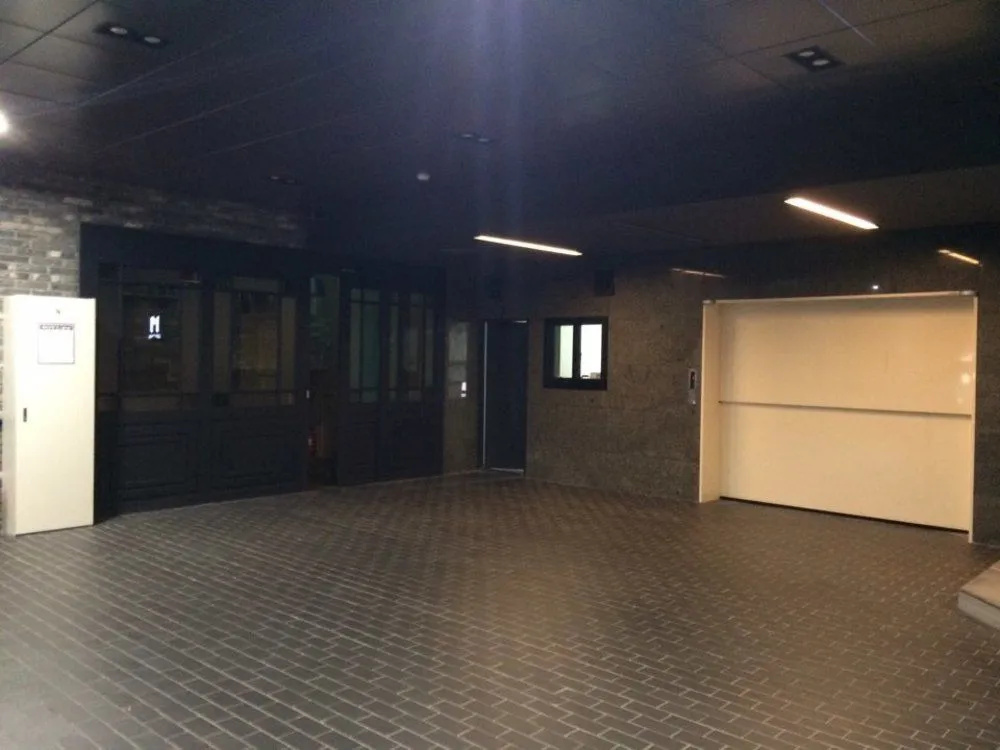 Lobby & Reception