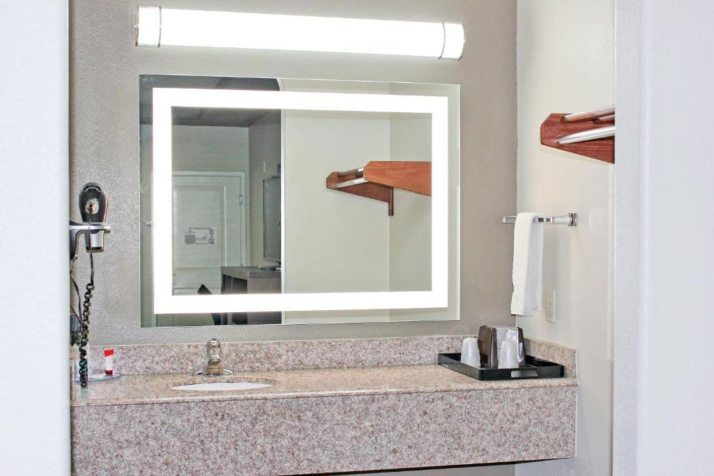 Двухместный люкс двуспальная кровать в Palacio Royale Inn Houston NW Beltway 8