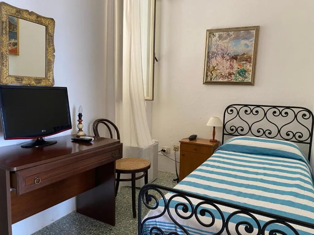 Standard Single room with sea view