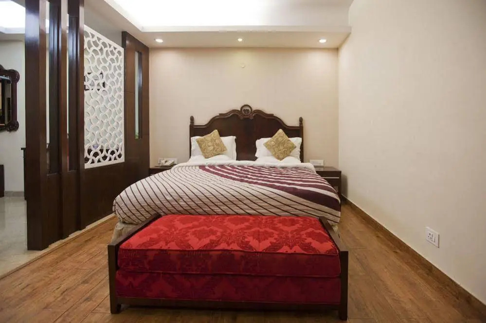 OYO Premium Pitampura
