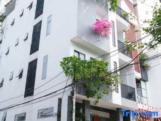 2 beds near the beach & Dragon Bridge- 201