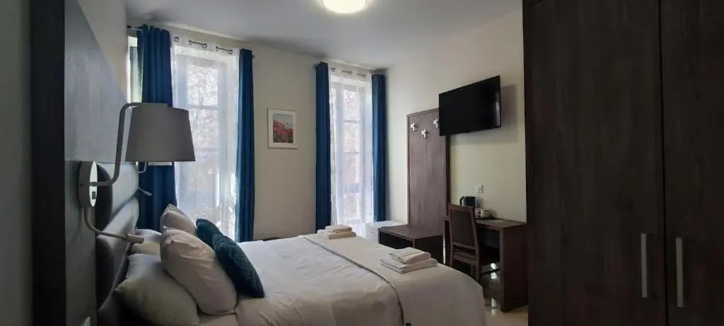 Standard Double room with garden view (full double bed)