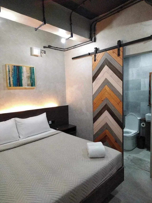 Deluxe Double room (full double bed)