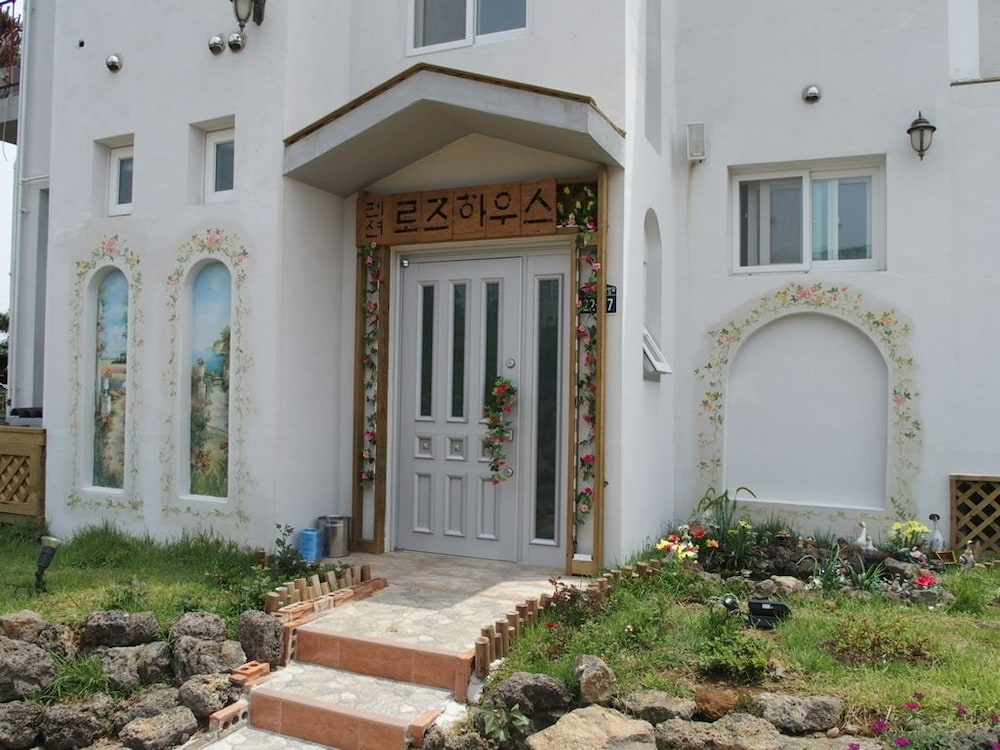 Black Rose House