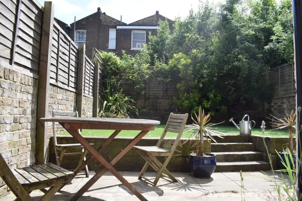 Lovely 2 Bed Apartment with Garden