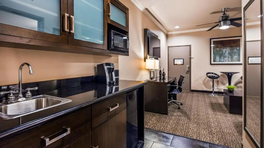 Best Western Premier Crown Chase Inn & Suites - Chambres