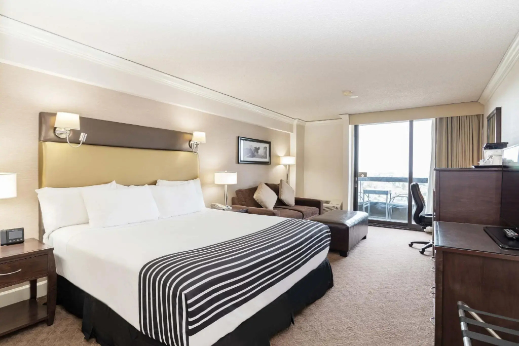 Sandman Signature Vancouver Airport Hotel & Resort - фото 5