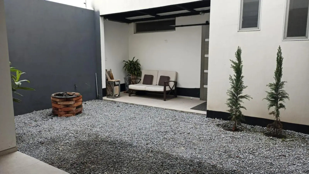 Plaza Tababela + Near Airport Quito + 2 People