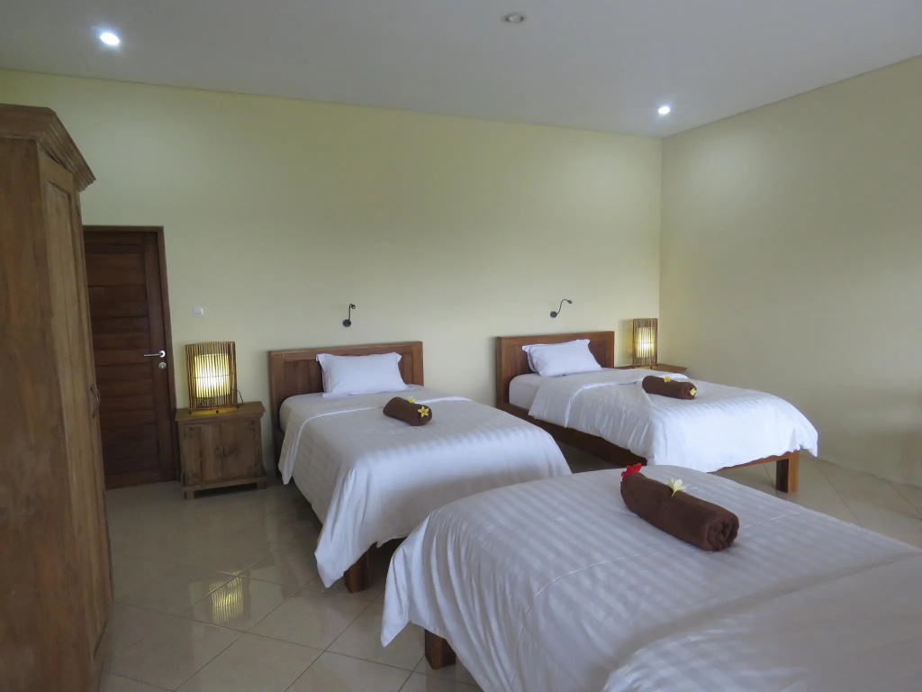 Standard Triple room