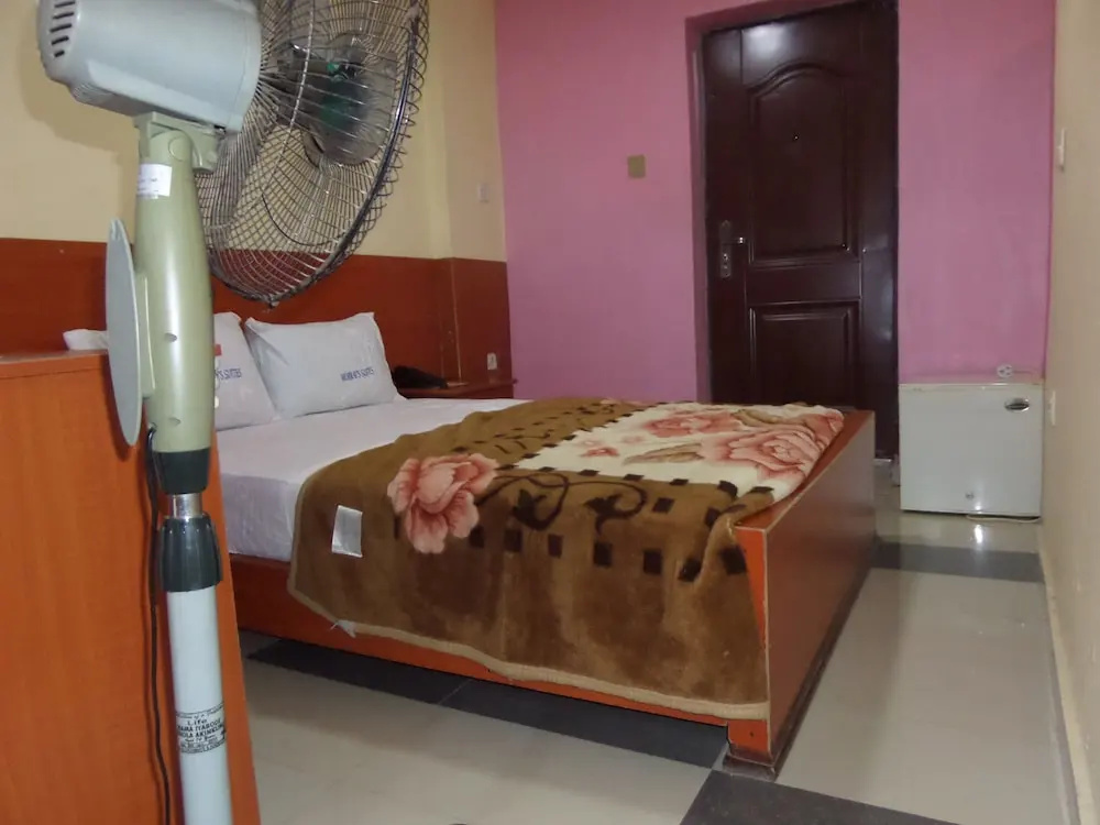 Double Studio (full double bed)