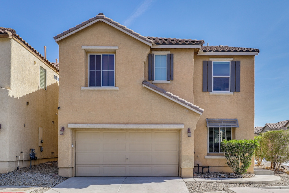 Big Yard & Patio! Modern Home Near Vegas Strip