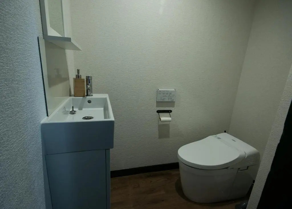 4 Bedrooms Apartment
