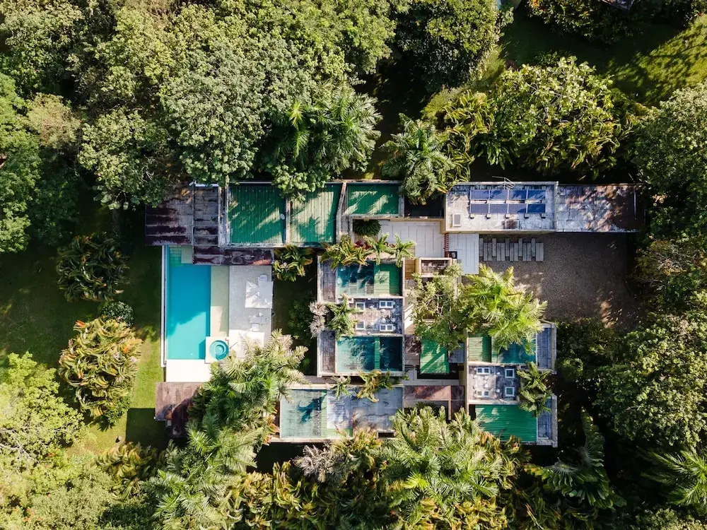 w Splendid 5BR Villa at Mesa de Yeguas