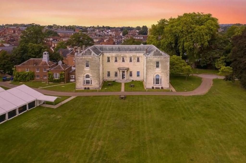 Hitchin Priory - Général