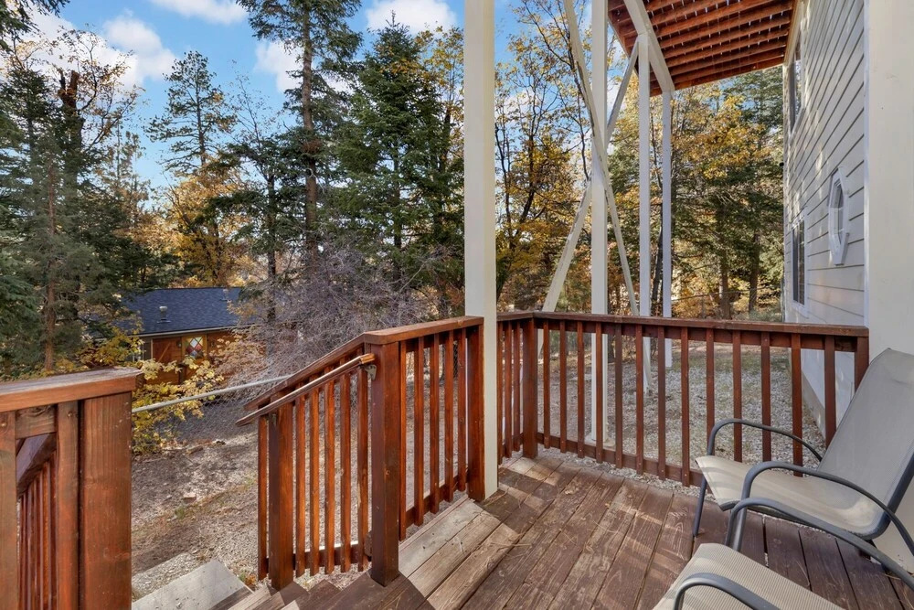 2076-slope View Chalet 3 Bedroom Home by RedAwning