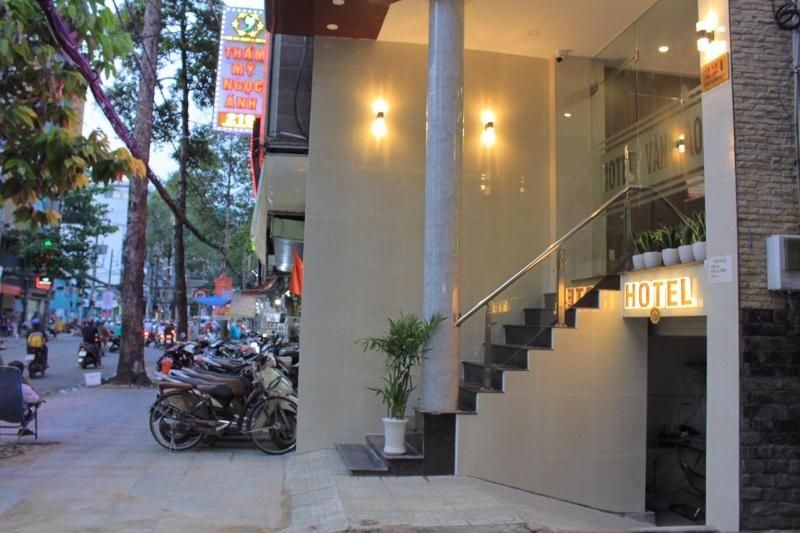 RedDoorz Plus @ Tran Quang Khai Street