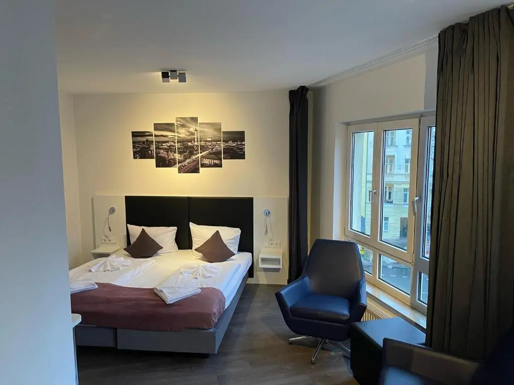 Superior Double room with city view (full double bed)