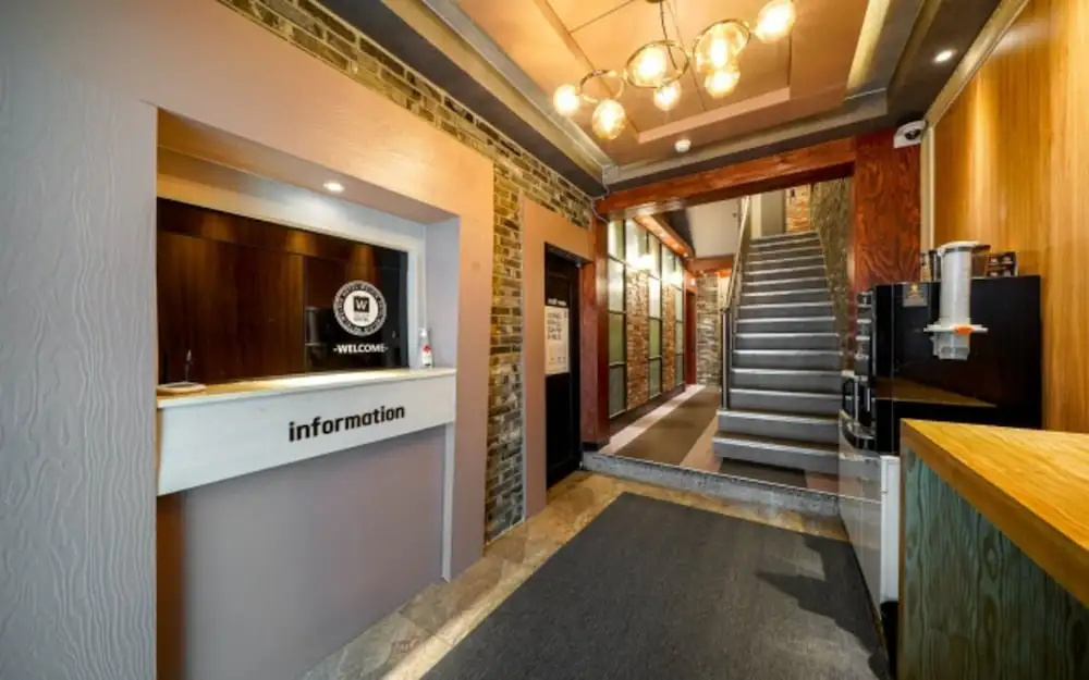 Lobby & Reception
