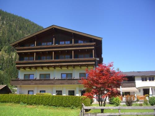 Jugend-und Familienhotel Salzburgerhof image