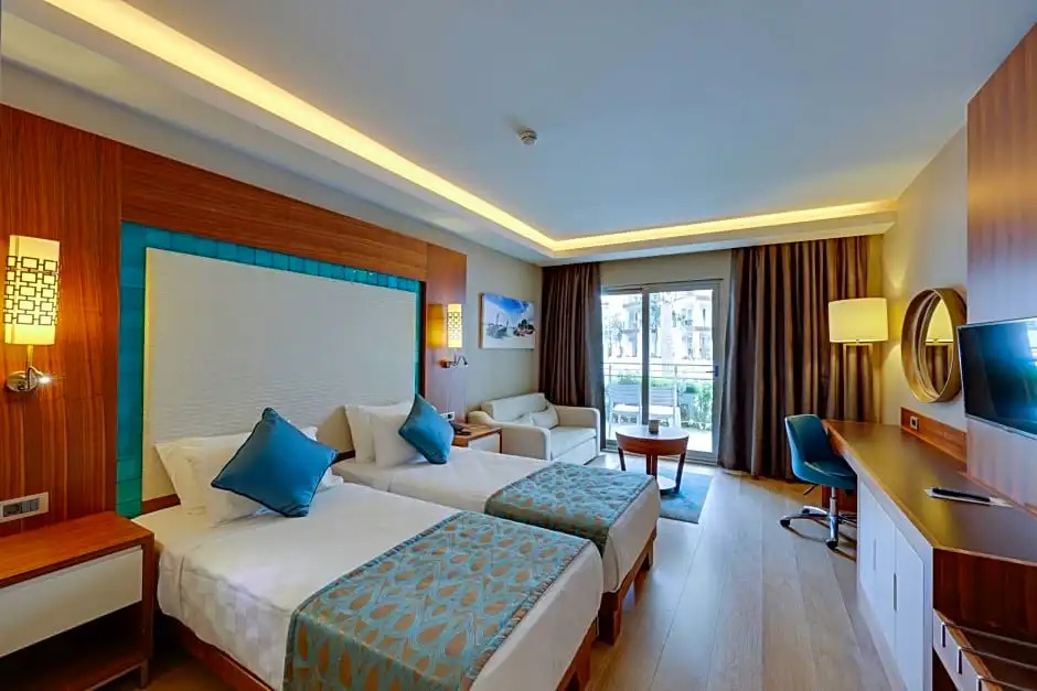 Ramada Hotel & Suites by Wyndham Kusadasi - Chambres
