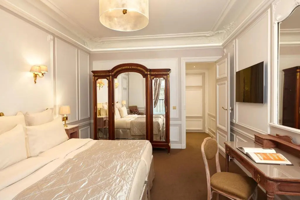 Hotel Regina Louvre 72