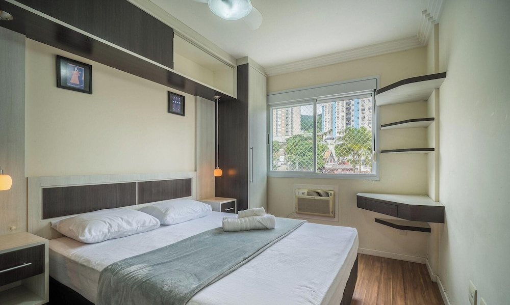 Sophisticated Apartments Just Minutes From Lagoa da Conceicao and Praia Mole Elts