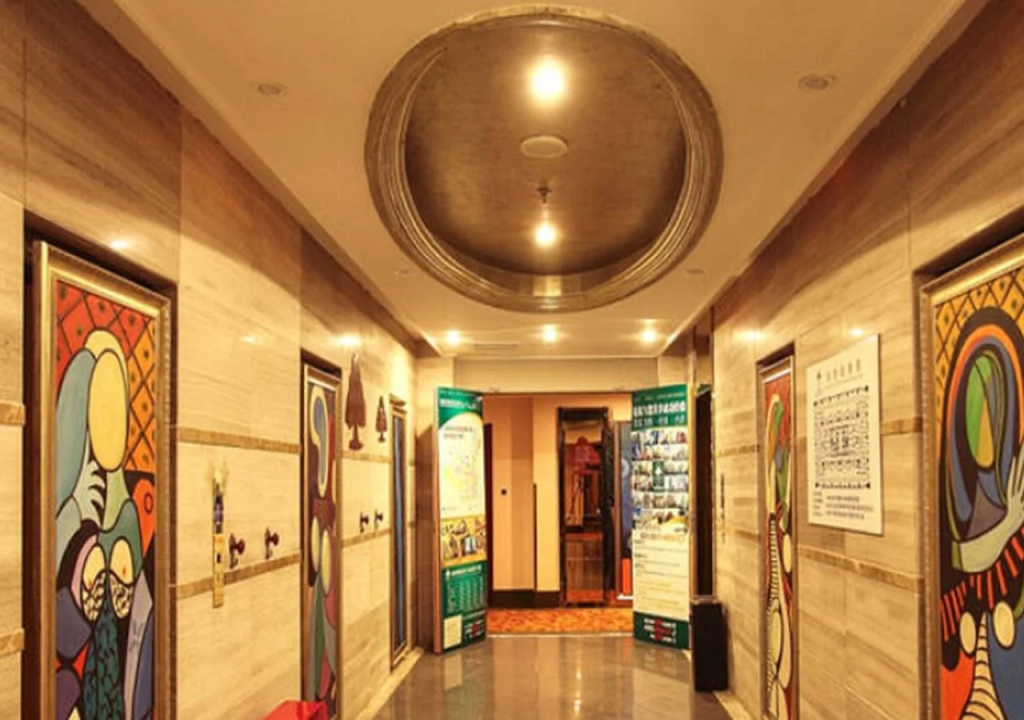 Lobby & Reception