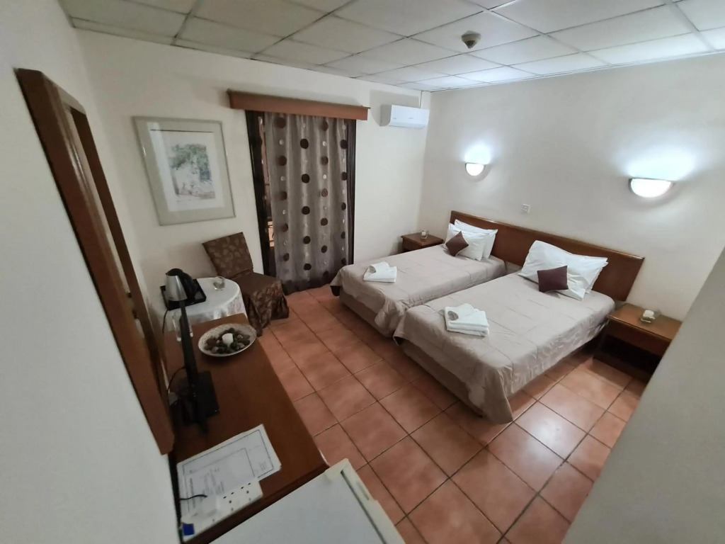 Metropole Hotel by null