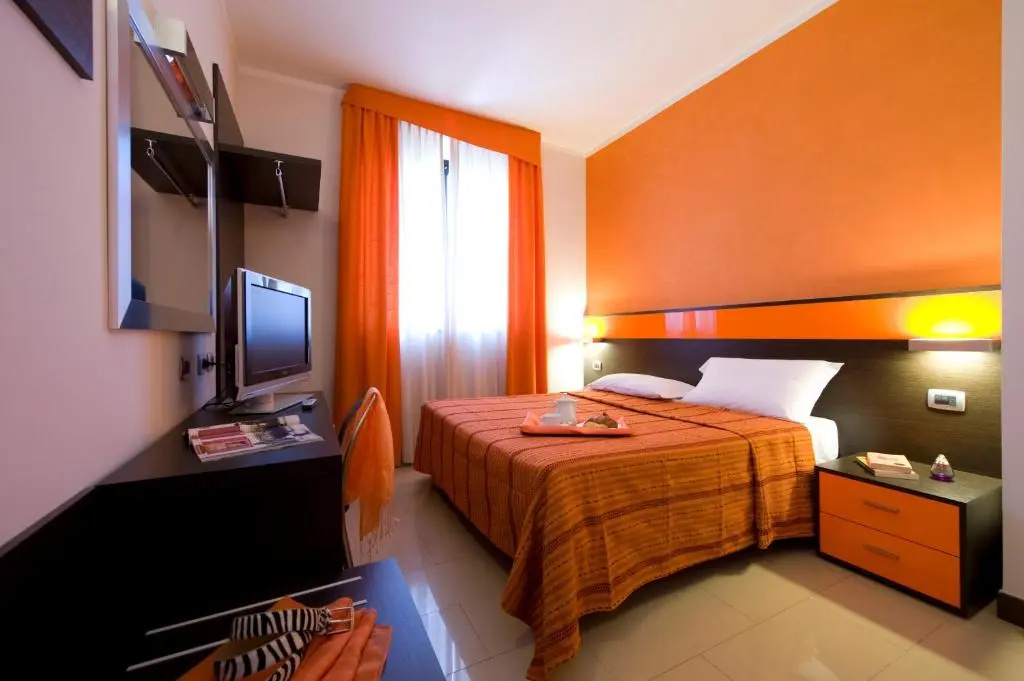 Double room (full double bed)