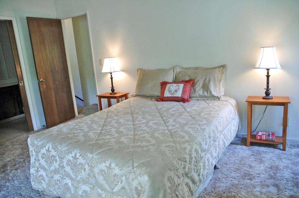 All Seasons Groveland Inn by null