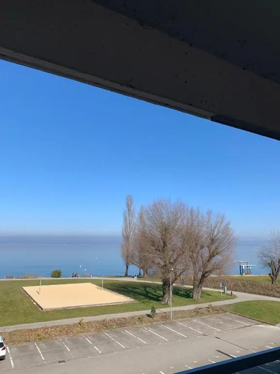 Amazing lakeview flat Horn