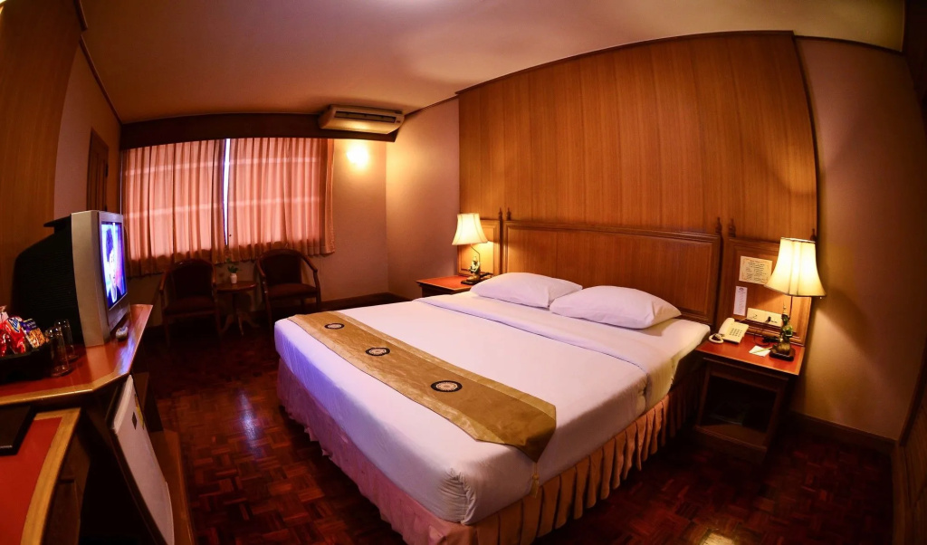 Silom Village Inn — фото