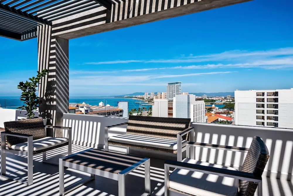 5th-floor Condo With Partial Ocean Views, Heated Pool, Sauna, Gym, Balcony, W/D