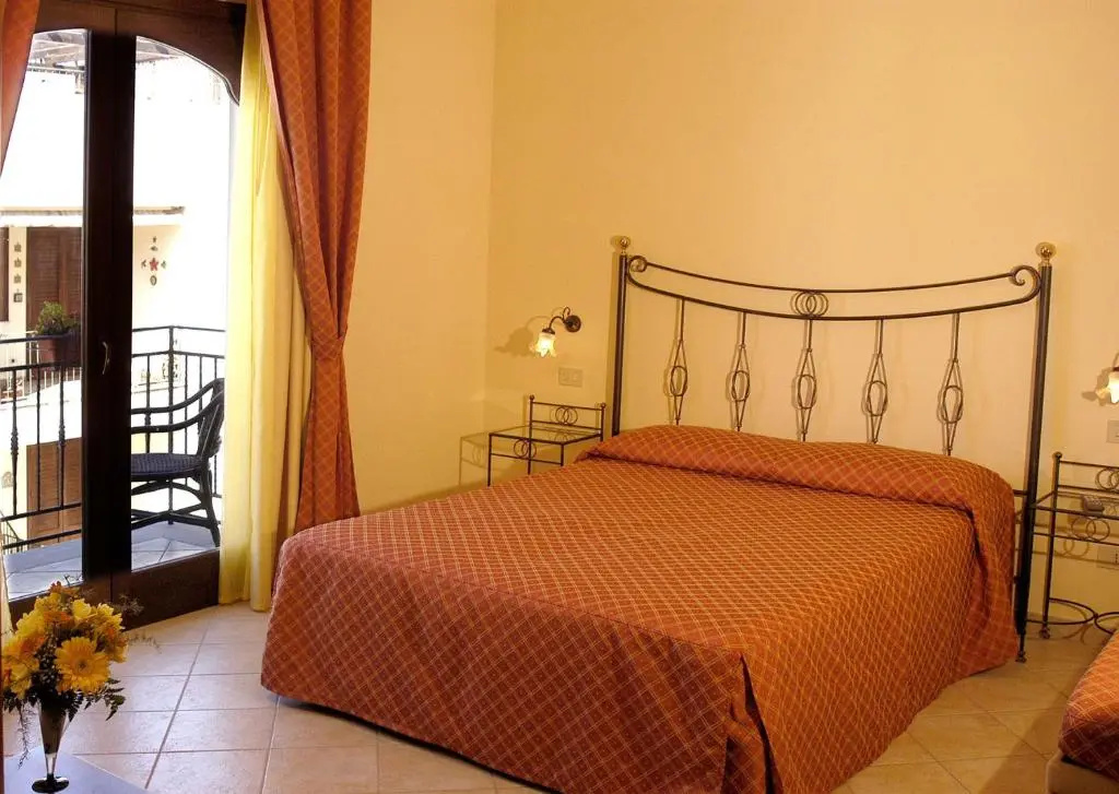 Standard Double room (full double bed)