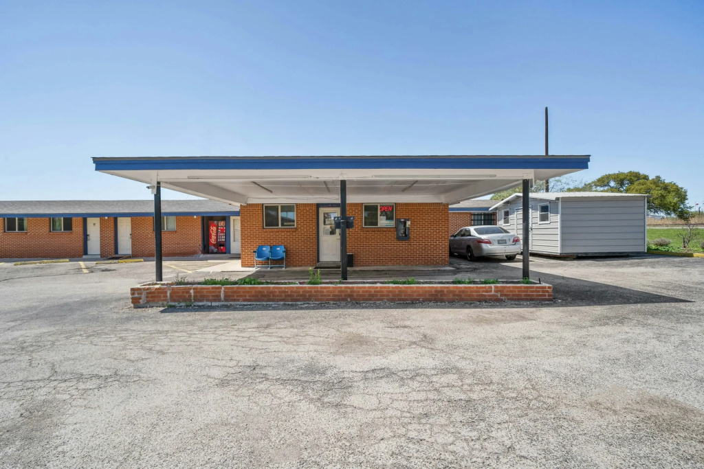 OYO Hotel Luling TX Downtown I-10/US-90